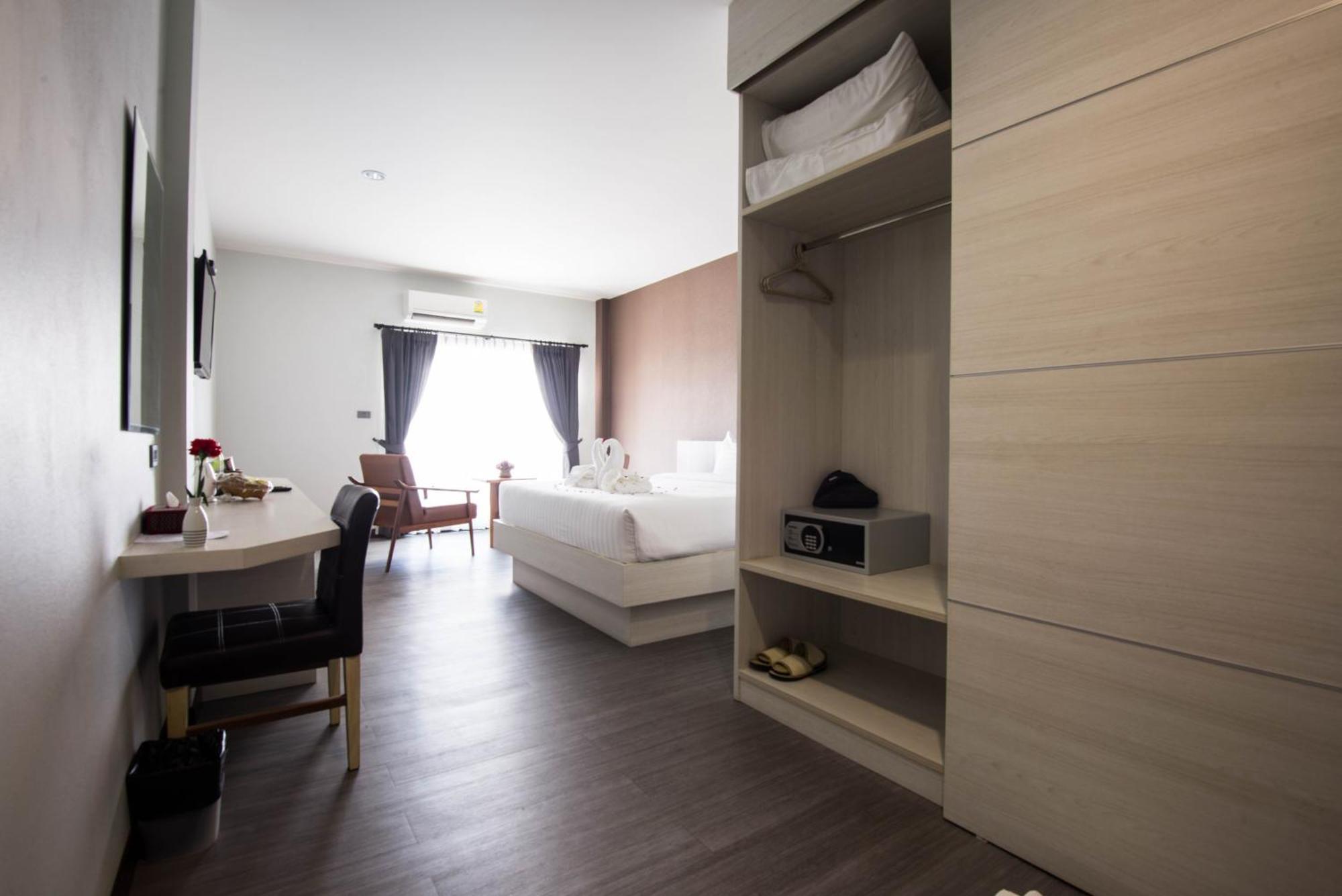 Socool Grand Hotel Nang Rong Exteriör bild