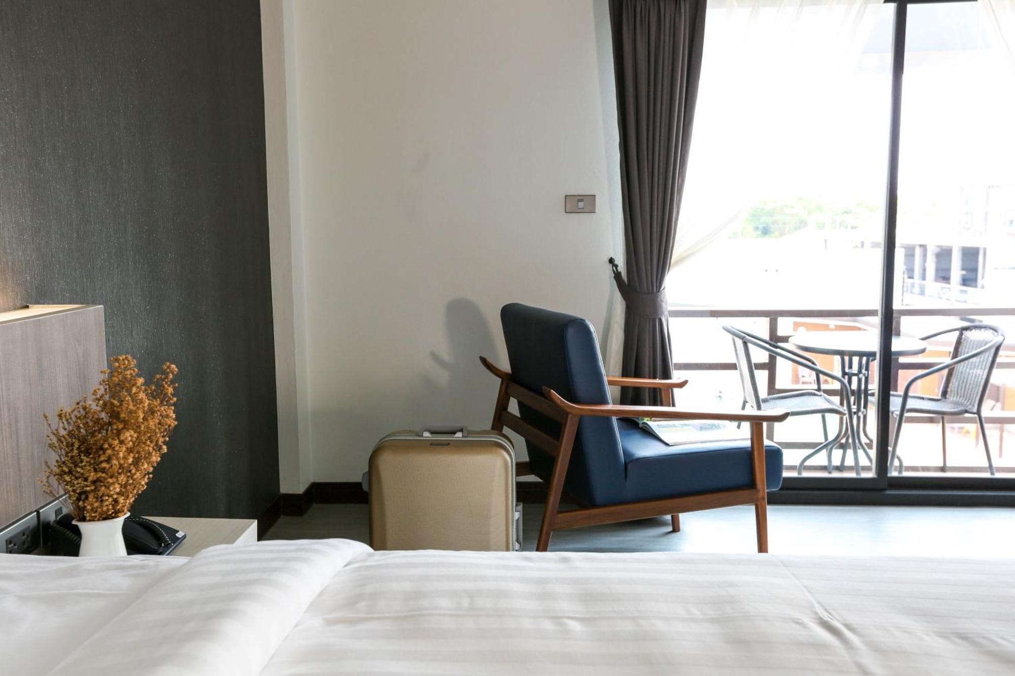 Socool Grand Hotel Nang Rong Exteriör bild
