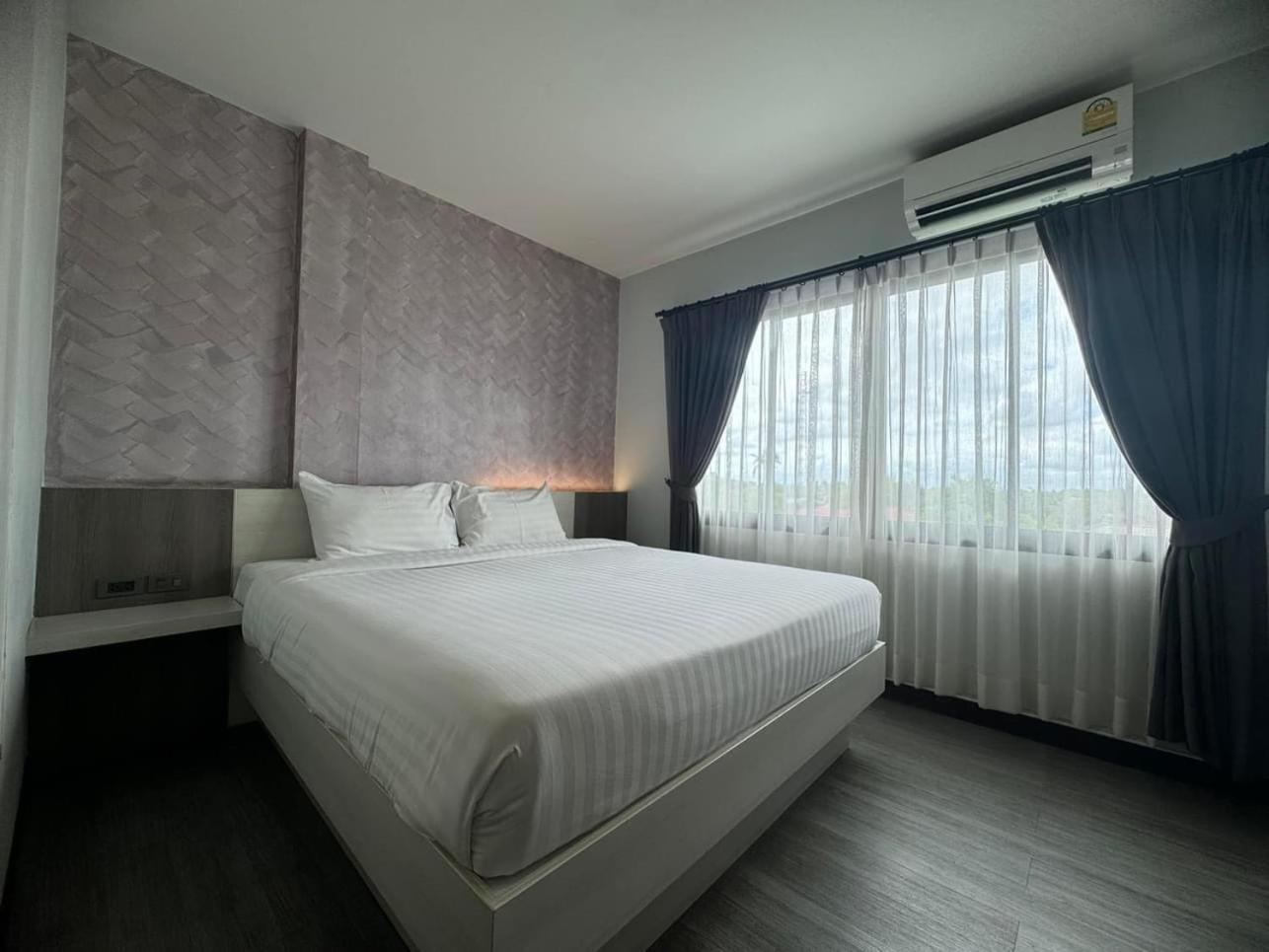 Socool Grand Hotel Nang Rong Exteriör bild
