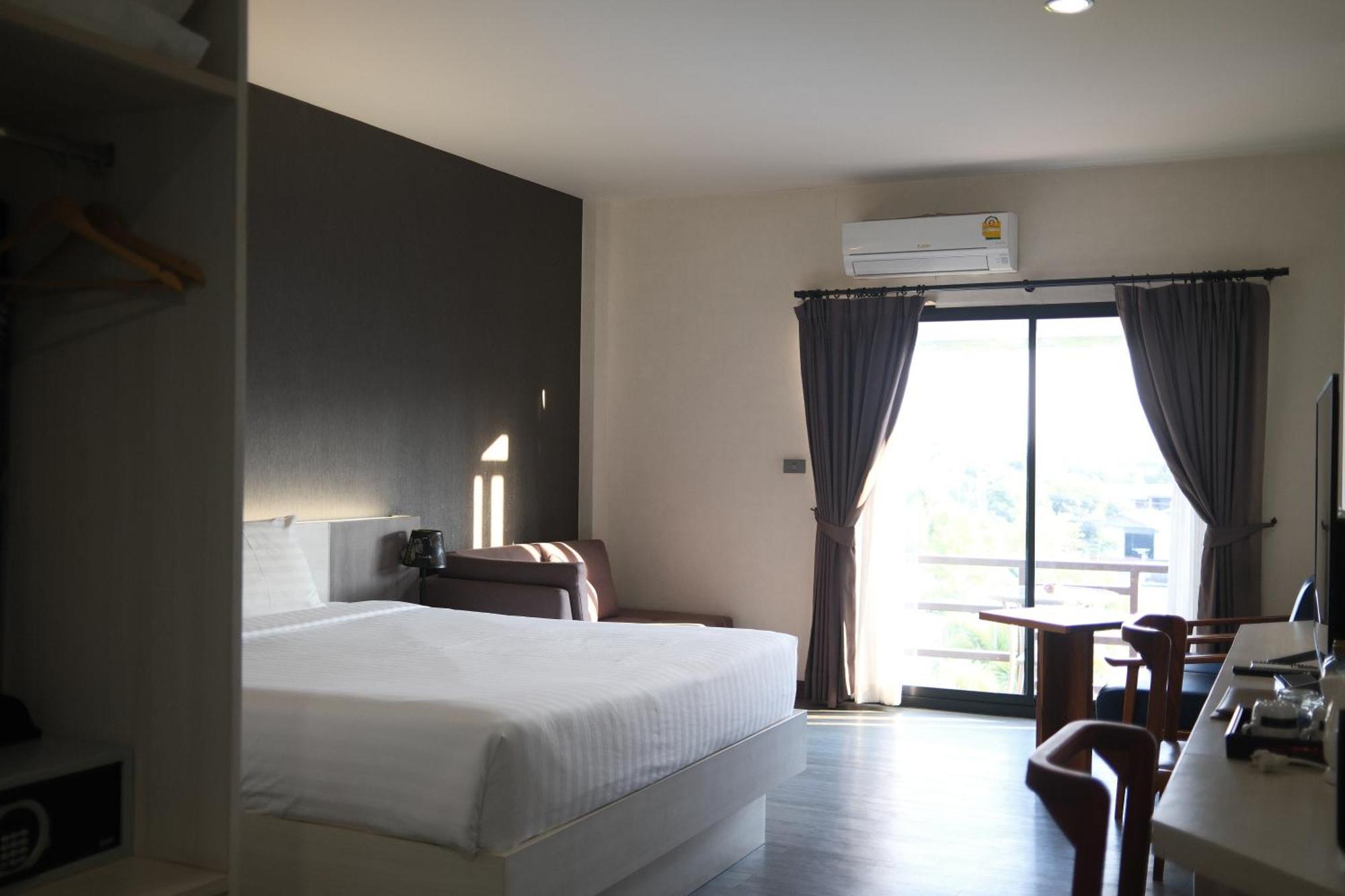 Socool Grand Hotel Nang Rong Exteriör bild
