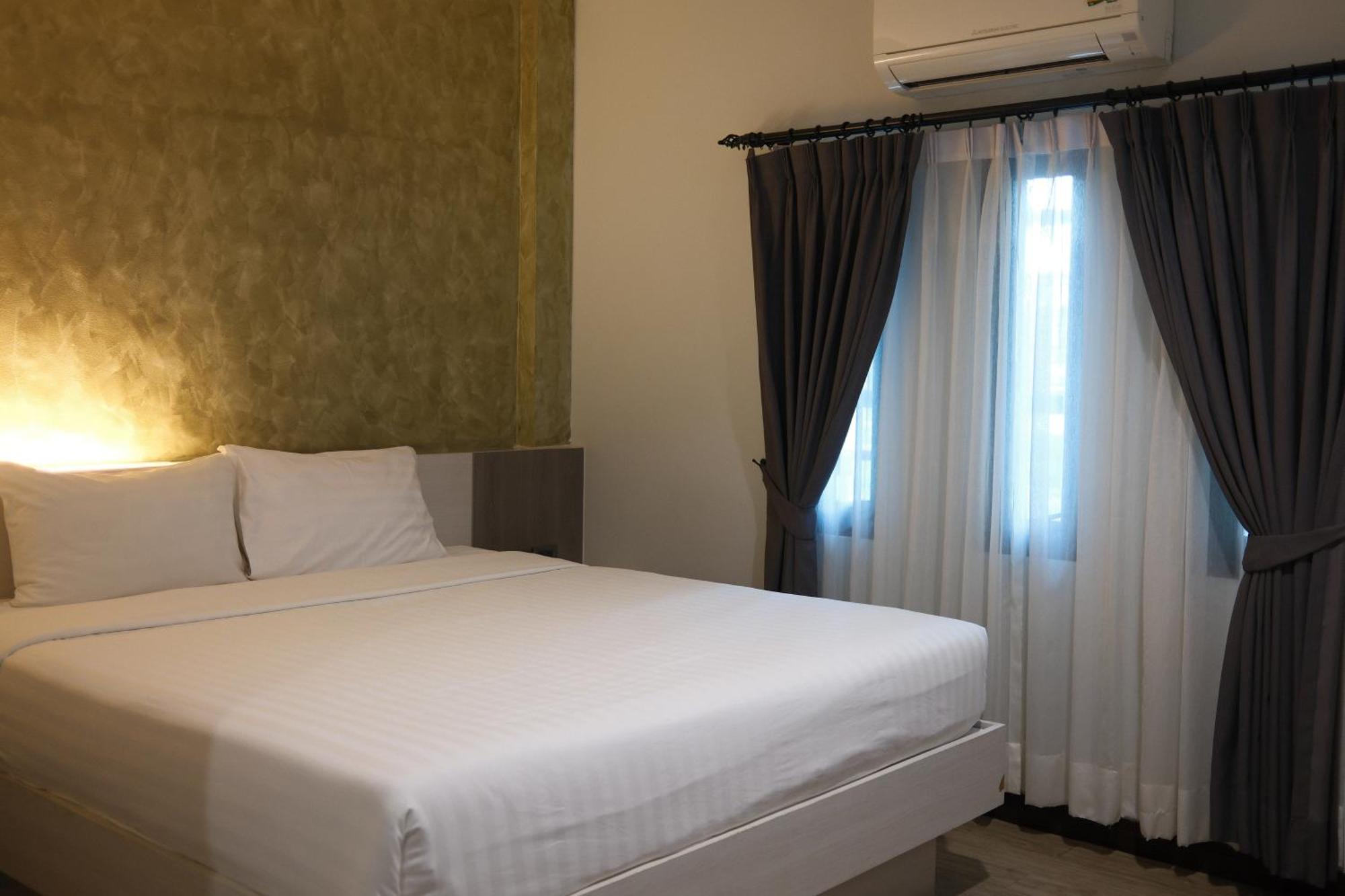Socool Grand Hotel Nang Rong Exteriör bild