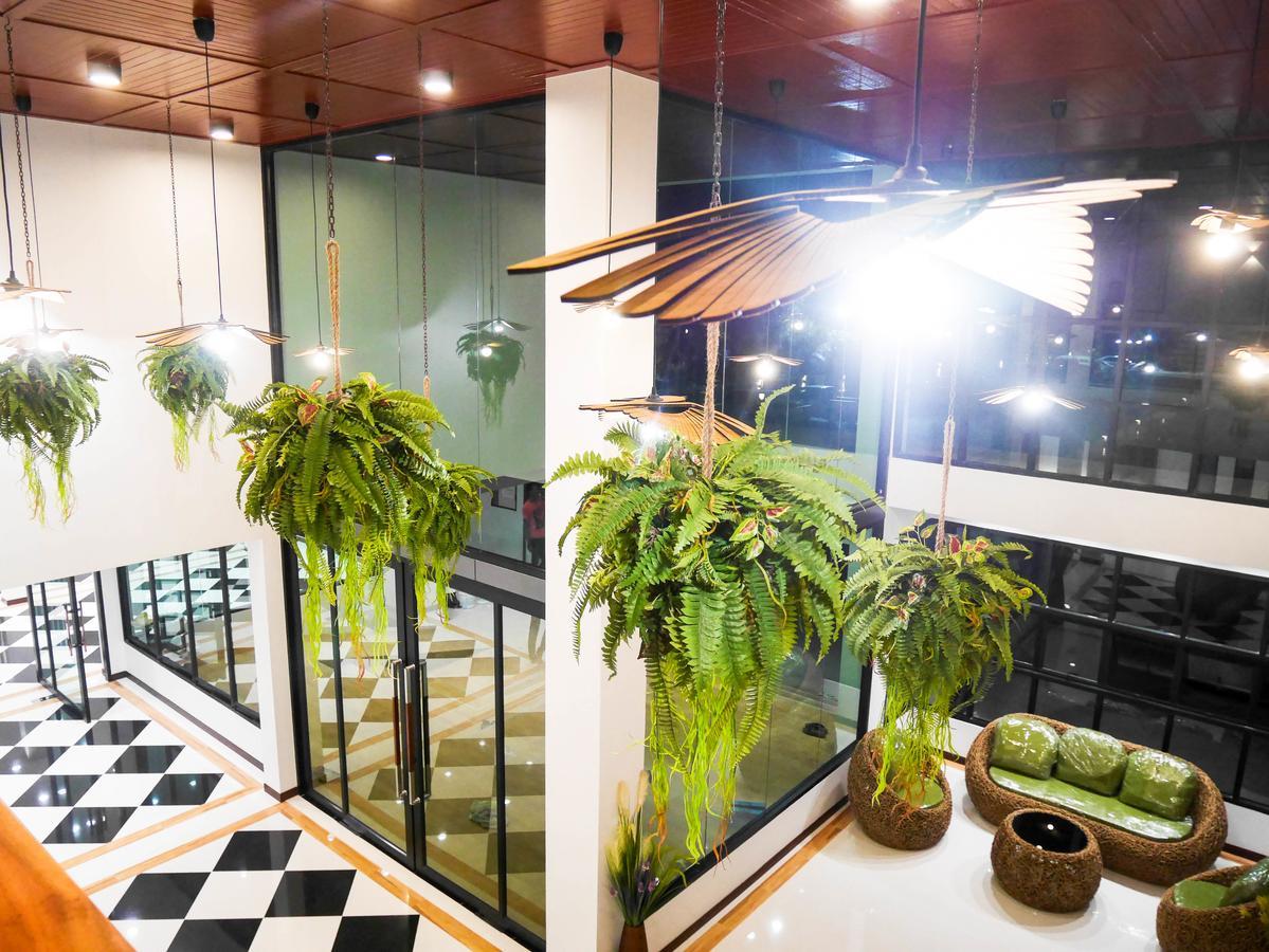 Socool Grand Hotel Nang Rong Exteriör bild