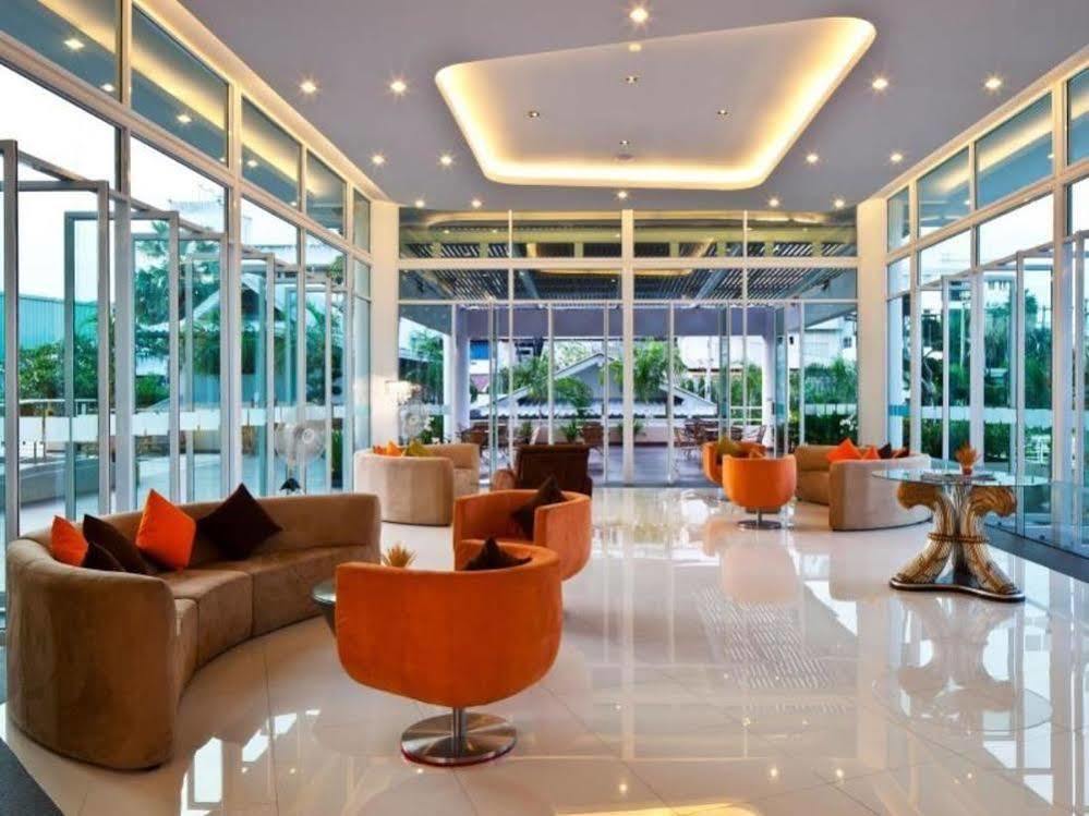 Socool Grand Hotel Nang Rong Exteriör bild